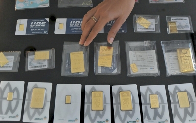 Perbedaan Logam Mulia Antam dan UBS