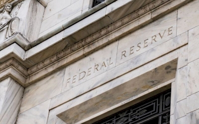 Fed Pangkas Suku Bunga 50 Basis Poin, Harga Emas Meroket ke Rekor Tertinggi