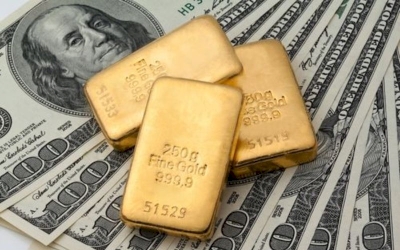 Moody's Turunkan Peringkat Kredit AS, Harga Emas Melonjak ke $3.200