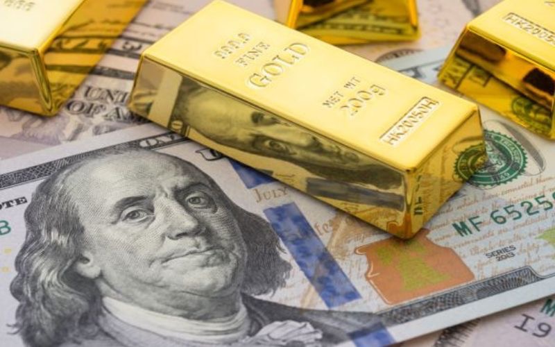 US Dollar Terlalu Tinggi, Emas di prediksi Menguat sementara.